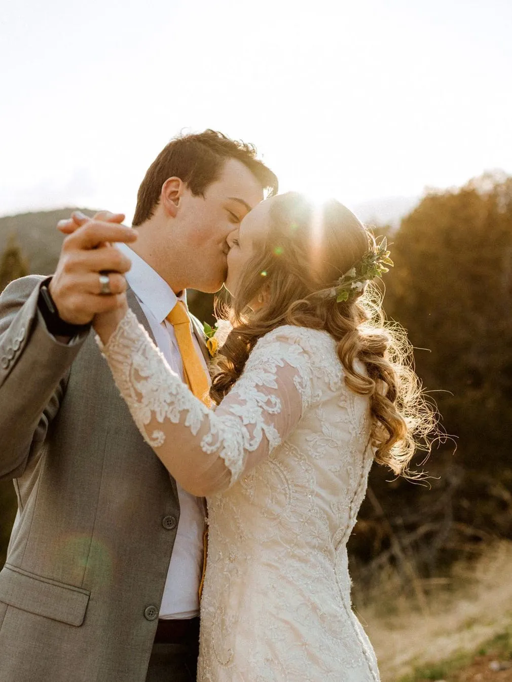 Simple Lace Longsleeves Wedding Dresses Appliqued Tulle Bridal Gowns WD467